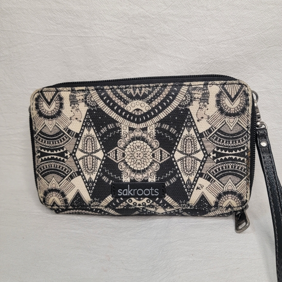 Sakroots Handbags - Sakroots Black and Cream Wristlet